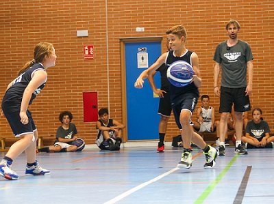 Grupo de jugadores entrenando